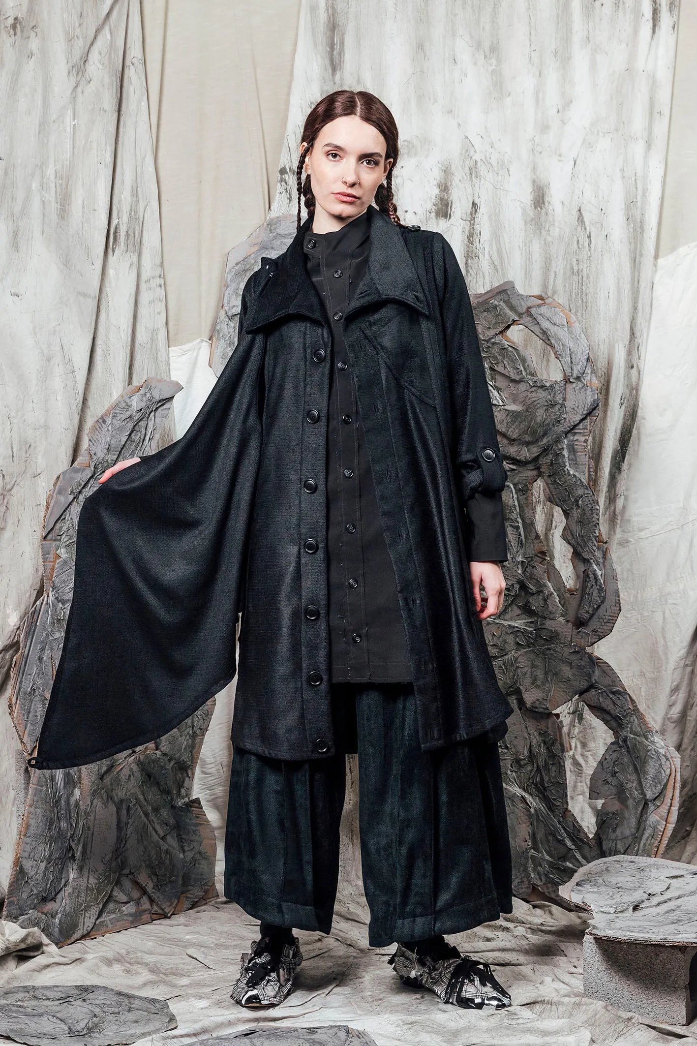 AW24 THORNE DRAPE TRENCH - OBSIDIAN CHENILLE