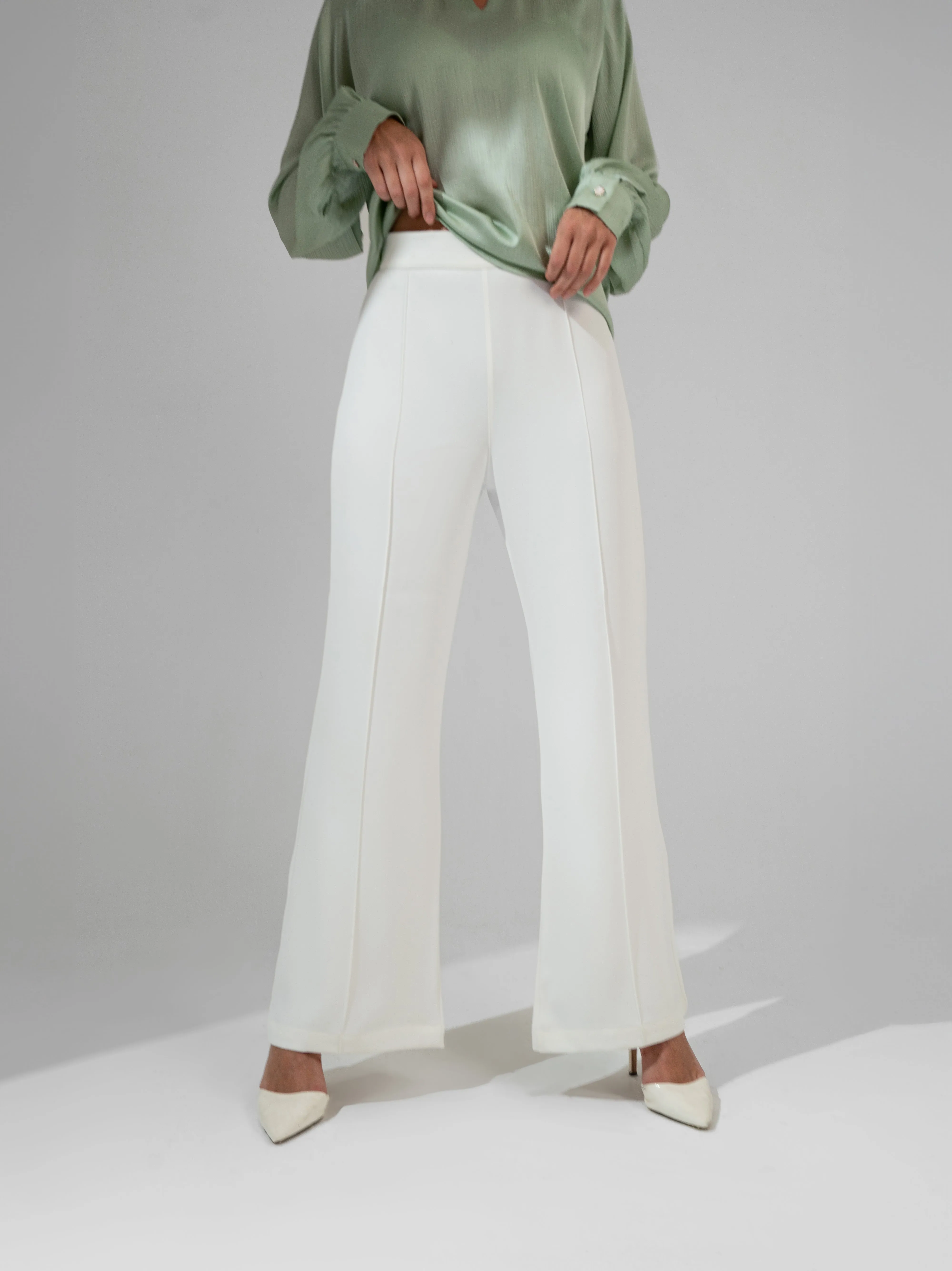 High-waist flared trousers – White