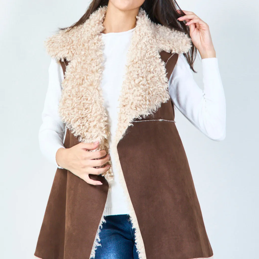 Sleeveless faux shearling vest with oversized collar wholesale