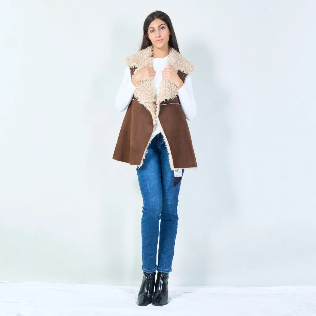 Sleeveless faux shearling vest with oversized collar wholesale